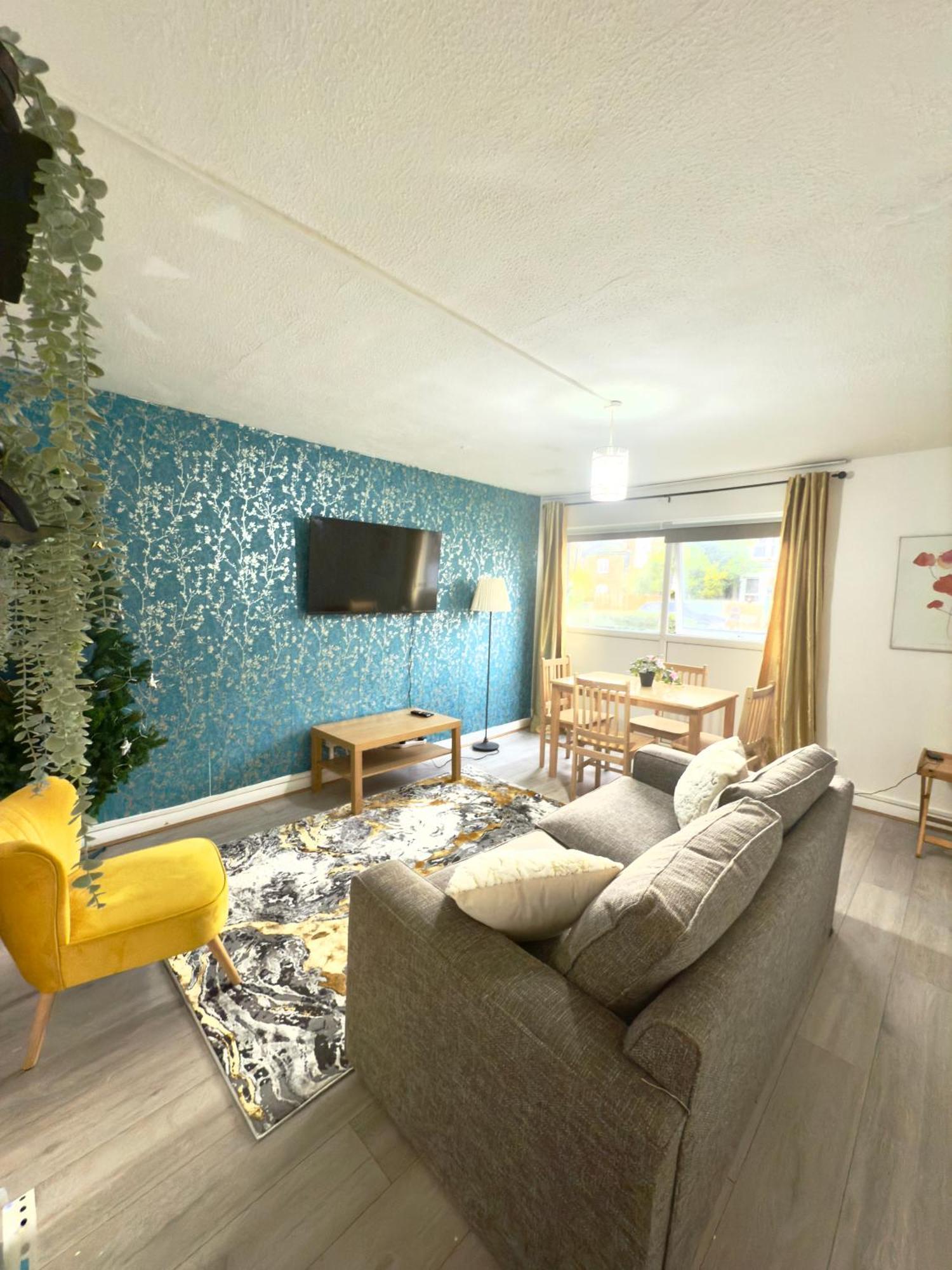 Stylish Two Bedroom *
